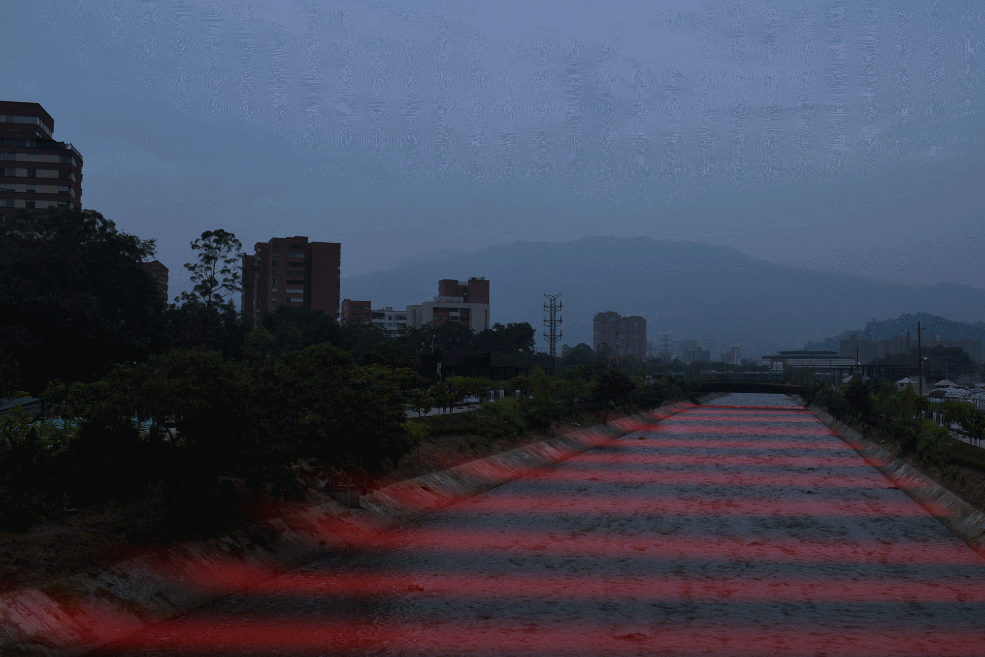 En el río se proyectarán luces que cambiarán de color. IMAGEN CORTESÍA EPM