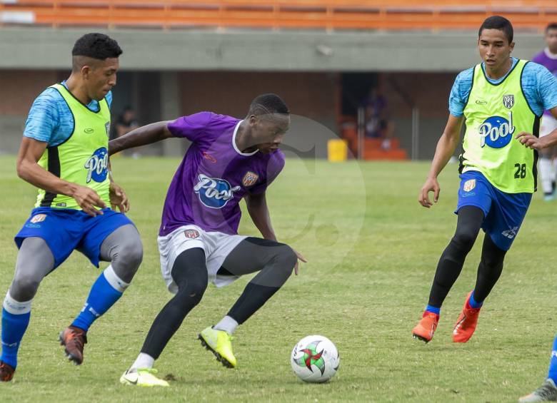 Los naranjas son los más efectivos del torneo con la pelota: ajustan cinco de seis goles por esa vía. FOTO Carlos a. velásquez