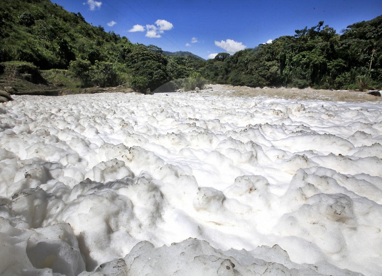 El río Medellín es el recurso hídrico más afectado. Recibe las aguas residuales de más de 3 millones y medio de habitantes. FOTO julio césar herrera