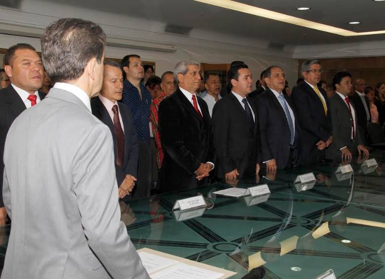 El gobernador les tomó juramento ayer a los funcionarios que harán parte de su equipo central de gobierno. FOTO cortesía