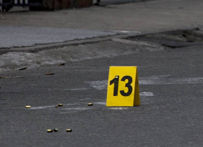 Las víctimas encontradas en la vía a Santa Elena tenían heridas de arma de fuego, según la Policía. FOTO: archivo.