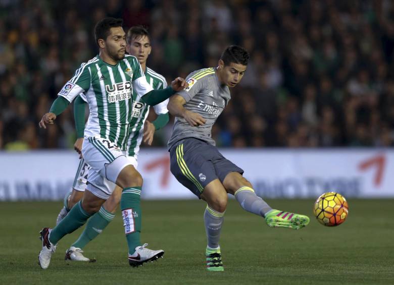 El 24 de enero Real Madrid dejó puntos en la visita a Real Betis (1-1), con James en el campo. Hoy no puede ceder unidades ante Málaga si quiere seguir cerca del Barcelona FOTO Reuters