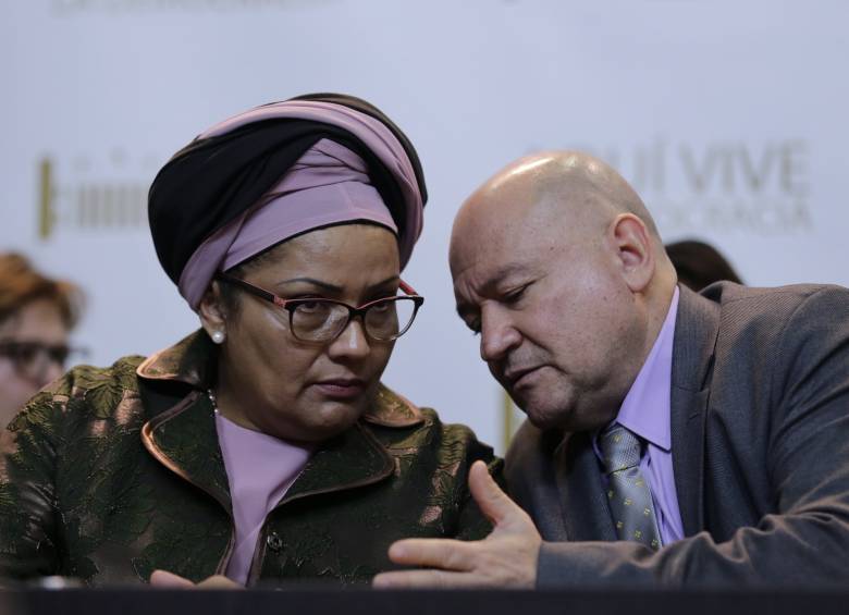 Victoria Sandino y Carlos Antonio Lozada son senadores del partido Farc, que este martes se declaró en oposición. FOTO: Colprensa