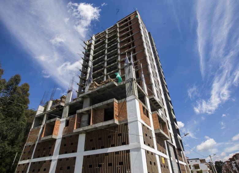 El edificio enfermo de Rionegro está evacuado desde julio de 2017 por fallas constructivas. FOTO Julio César Herrera