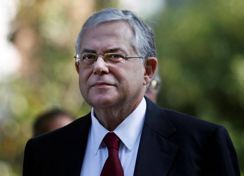 Exprimer ministro de Grecia herido tras explosión dentro de su carro
