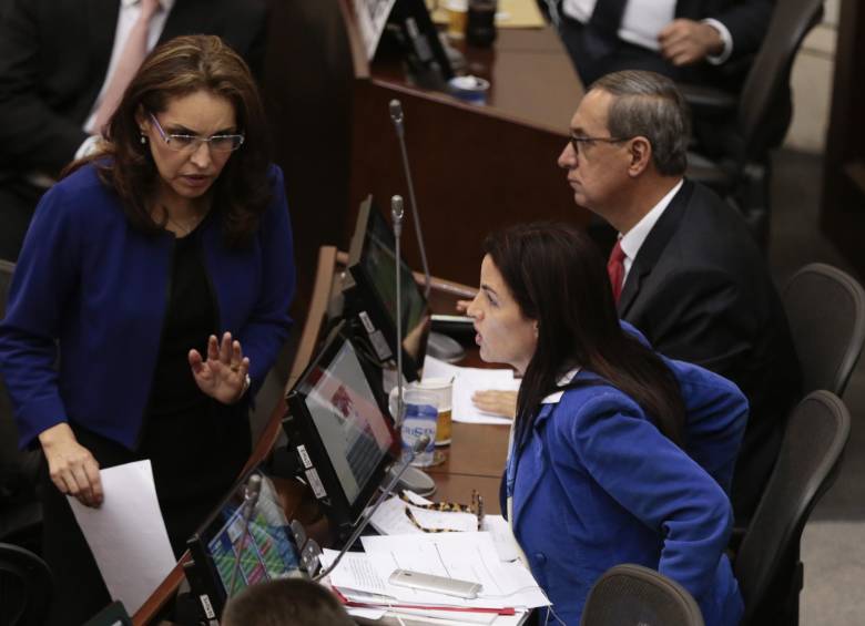 Los senadores liberales pidieron ayer analizar con más profundidad los alcances de la iniciativa, al igual que los congresistas del Centro Democrático. Hay rumores de división. FOTO colprensa