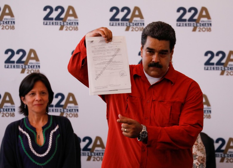 Maduro inscribió su candidatura en un acto en Caracas al que asistieron militantes del chavismo. FOTO REUTERS