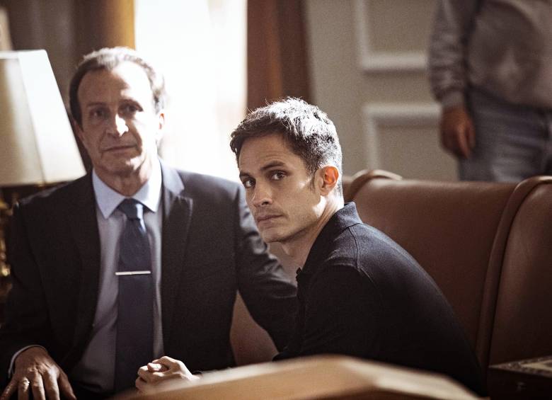 Daniel Giménez Cacho y Gael García Bernal en una de las escenas de Aquí en la tierra. FOTO Cortesía FOX