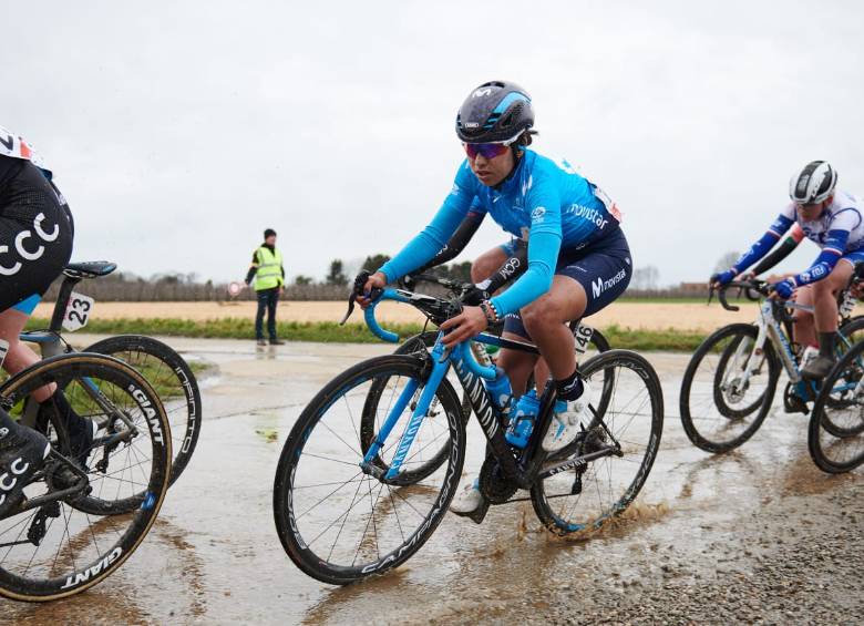 Paula Patiño debutó con Movistar corriendo en Bélgica. El domingo fue 27° en la Spar-Omloop. FOTO CORTESÍA VELOFOCUS