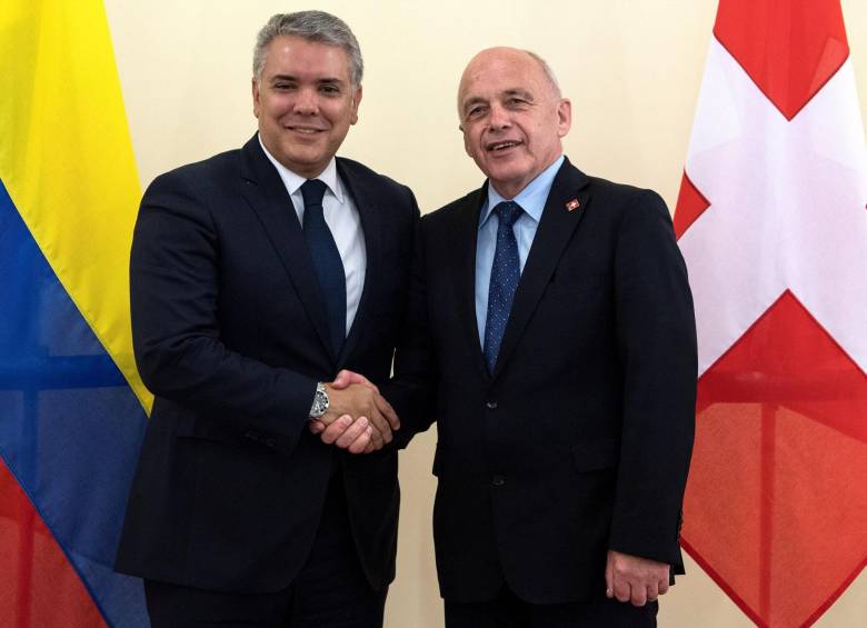 l presidente federal suizo, Ueli Maurer, recibe al presidente Iván Duque, durante su visita oficial a Berna, Suiza. FOTO EFE