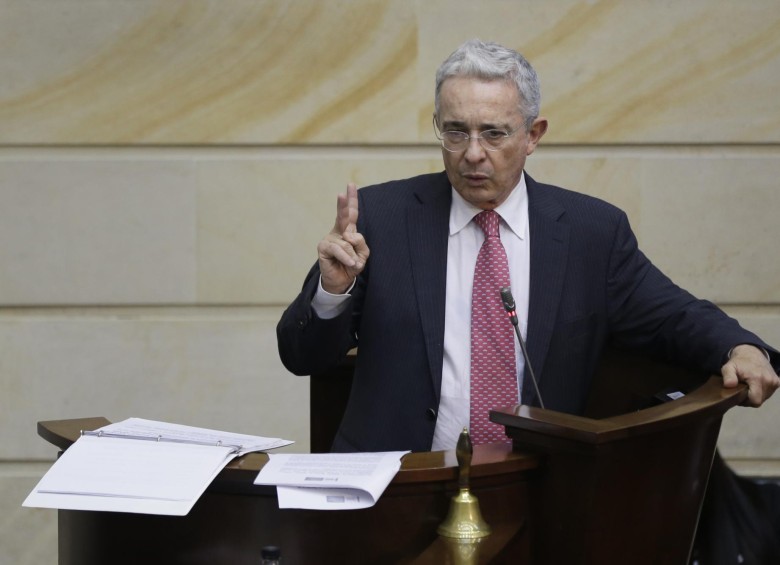El expresidente Uribe tuvo acceso al borrador del decreto del porte de armas dos días antes de que el presidente Duque lo firmara. FOTO: Colprensa