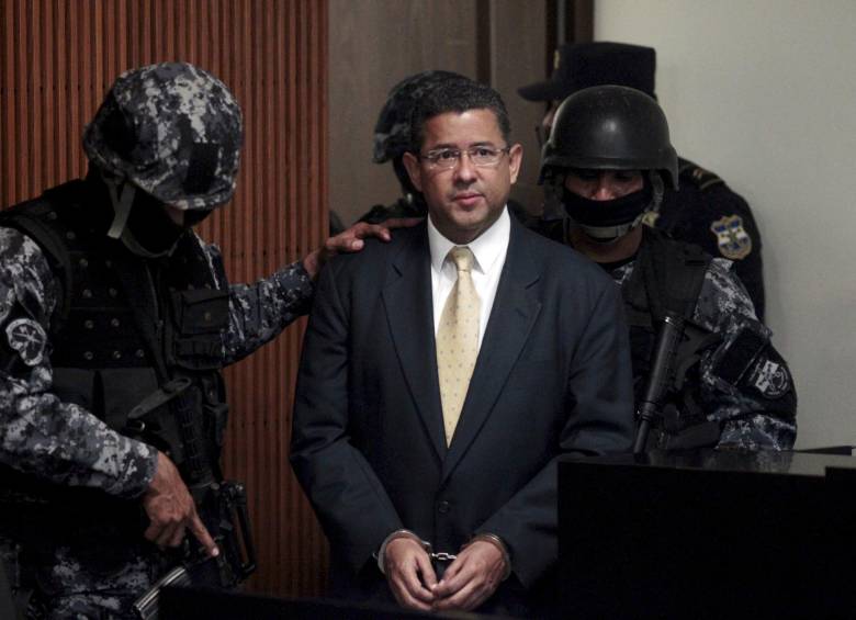 El exmandatario estaba bajo arresto domiciliario en su casa y estaba a la espera del juicio. FOTO REUTERS