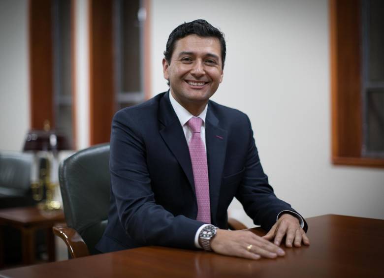 La Superintendencia Financiera, liderada por Jorge Castaño, señaló que se ha aplazado un saldo de cartera de 218,28 billones de pesos. FOTO: Colprensa.