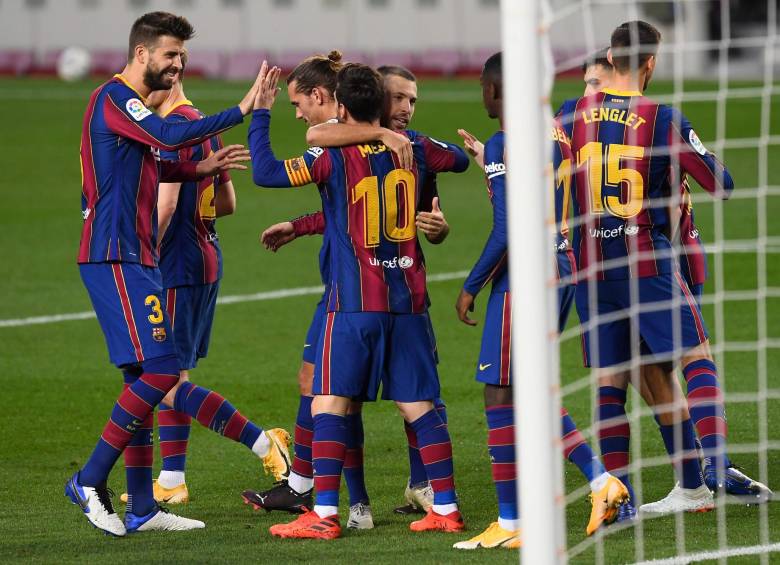 Así celebra Messi y sus compañeros tras la victoria sobre Betis, 5-2. Foto AFP
