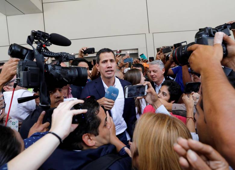 El jefe del Parlamento venezolano, Juan Guaidó durante su llegada este lunes al Aeropuerto Internacional de Maiquetía Simón Bolívar. FOTO: REUTERS 