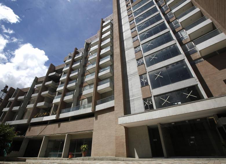 El edificio Asensi, contiguo al Space, fue desalojado por sus propietarios porque registra riesgo. FOTO julio césar herrera