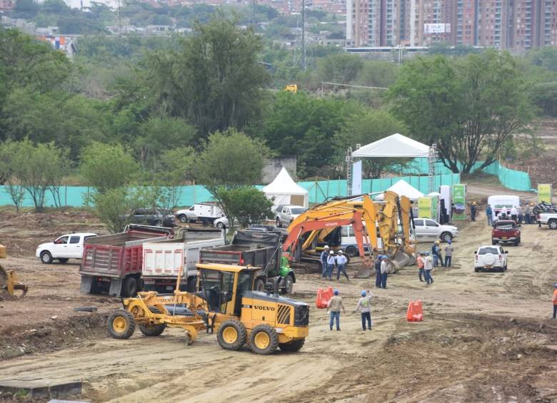 En el lote donde se construirá el Central Park ya comenzaron los trabajos para construir el autódromo. FOTO CORTESÍA GOBERNACIÓN