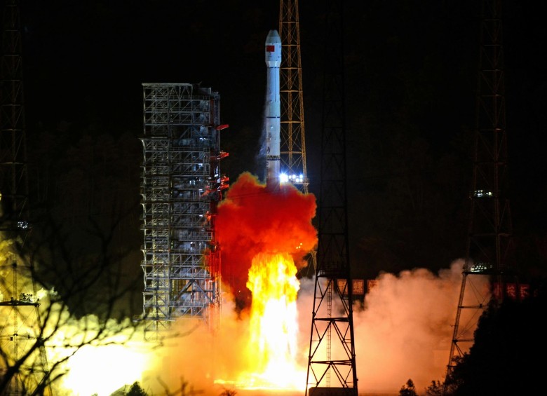 El cohete Long March-3B que llevaba la sonda lunar Chang’e 4 despegando del Centro de Lanzamiento de Satélites Xichang en la provincia de Sichuan, China. FOTO: Reuters