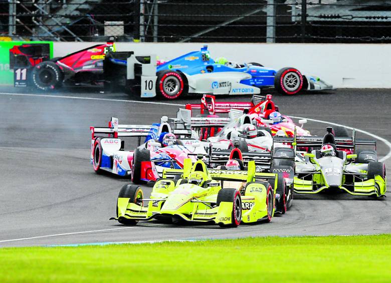 La de ayer fue la antesala de lo que se vivirá el 29 de mayo en las 500 Millas de Indianápólis. FOTO AP