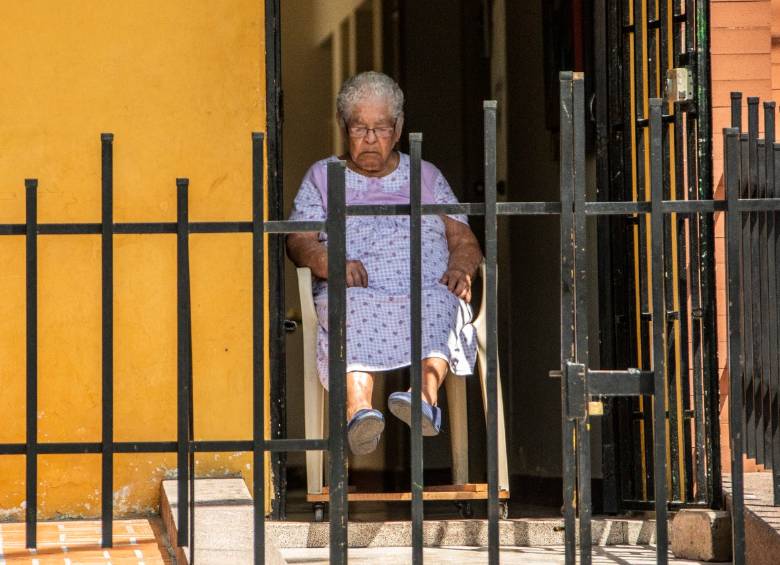 La extensión de la emergencia sanitaria hasta el 31 de agosto, contemplada en la Resolución 844 de 2020, también cobija medidas de aislamiento preventivo para mayores de 60 años. FOTO CARLOS VELÁSQUEZ
