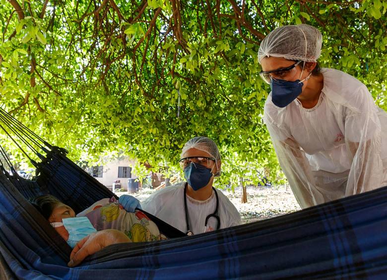 El equipo médico que llegó a las comunidades indígenas monitorea el estado de salud de quienes deben aislarse por el coronavirus. FOTO Cortesía msf