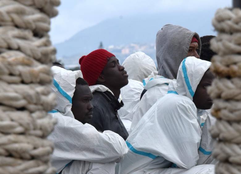 Decenas de miles de civiles están atrapados a lo largo de la frontera turca, según grupos humanitarios. FOTO AFP
