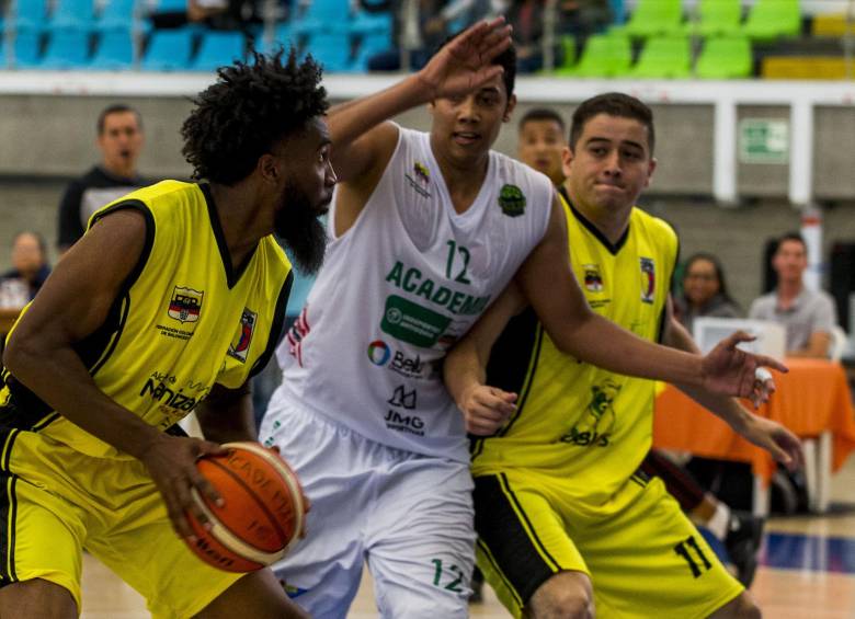 Divier Pérez -centro-, de 29 años años de edad, es uno de los líderes del elenco antioqueño. FOTO JULIO CÉSAR HERRERA