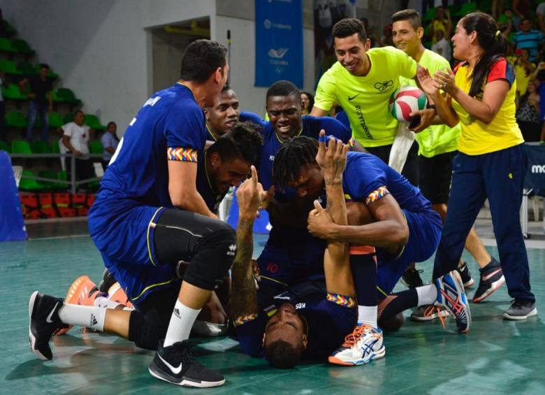 El sexteto colombiano, con garra y amor propio, se clasificó a la final del voleibol en las justas de Barranquilla. FOTO JUEGOS CENTROAMERICANOS