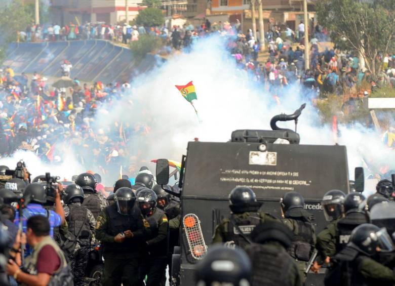 Los manifestantes y la Fuerza Pública han tenido enfrentamientos. FOTO AFP