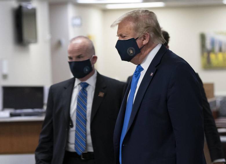 El presidente de Estados Unidos, Donald Trump, apareció en público con mascarilla. Foto 