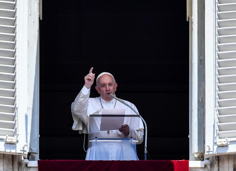 “Pidamos al Señor que inspire e ilumine a las partes en causa”, manifestó el Pontífice en la plaza de San Pedro. FOTO: AFP.