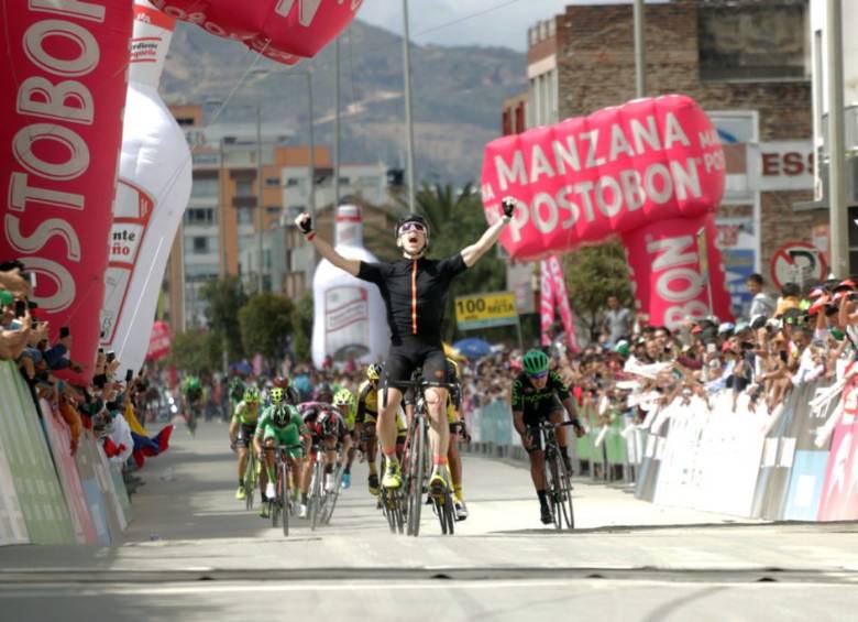 Griffin Easter le ganó el pulso a ocho corredores, encabezados por Diego Ochoa y Jonathan Paredes. FOTO cortesía fedeciclismo