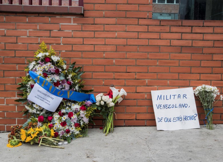 La comunidad venezolana se solidarizó con la muerte del capitán de corbeta de la Armada, Rafael Acosta Arévalo. FOTO EFe