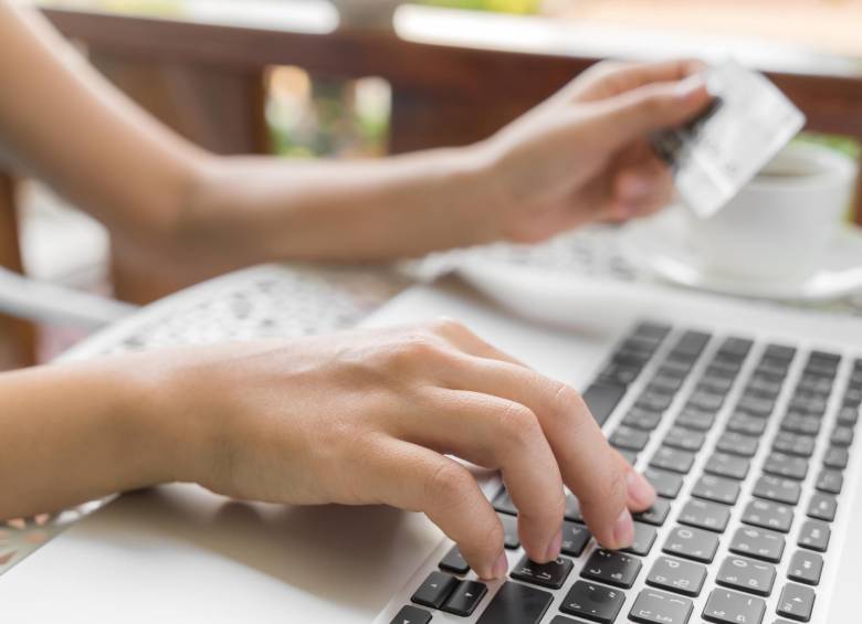 El comercio electrónico aparece como una alternativa más rentable tanto para la reducción de gastos de las empresas, como para la de consumidores. Foto: Colprensa