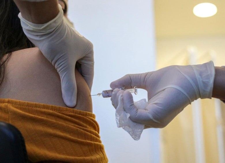 En Brasil realizan los primeros ensayos con una vacuna contra el coronavirus. FOTO: EFE