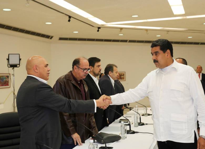 Diferentes voceros expresaron que a pesar de la tensión política el diálogo transcurrió en un ambiente de cordialidad. FOTO REUTERS