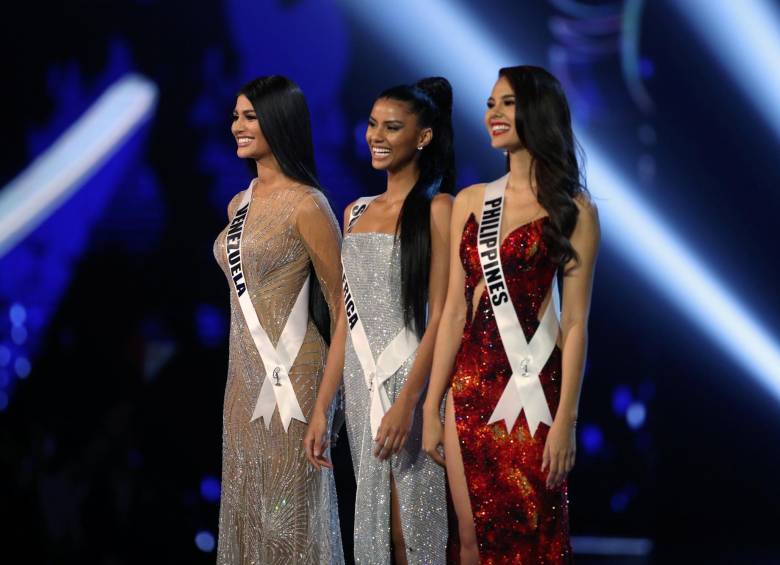 Las representantes de Sudáfrica, Venezuela y Filipinas fueron las tres últimas finalistas del concurso. Foto: Reuters.
