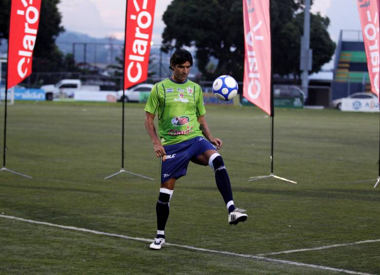 Sebastián ‘El loco’ Abreu dijo estar dispuesto a cambiar el número 13 de su camiseta para no ser asociado con la pandilla Mara Salvatrucha (MS13). FOTO REUTERS
