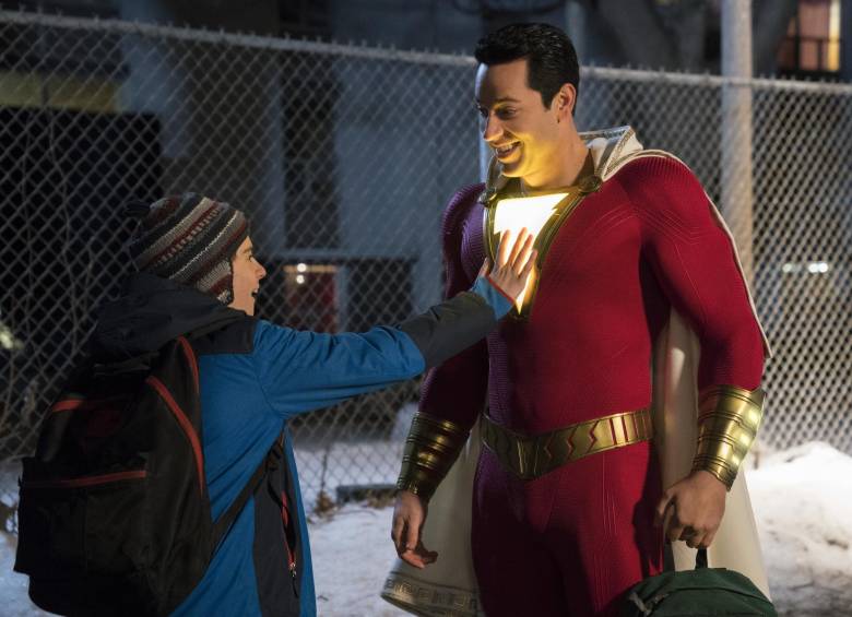 Jack Dylan Grazer como Freddy Freeman y Zachary Levi como Shazam in la nueva aventura de acción de New Line Cinema’s SHAZAM, una cinta deWarner Bros. Pictures. FOTO Cortesía Steve Wilkie/ & (c) DC Comics