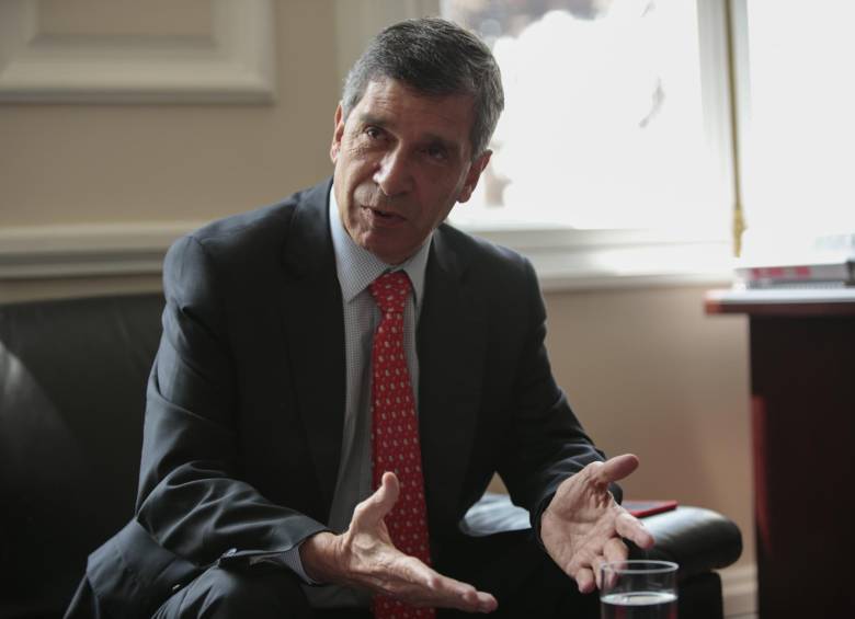 En este cargo y mientras se adopta la norma que reversa la creación del Ministerio de la Presidencia, se encargará el ministro del Posconflicto, Rafael Pardo. FOTO COLPRENSA