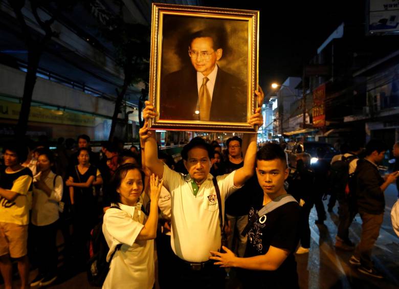 Simpatizantes salieron ayer a las calles a expresar su dolor por la partida de un líder que simbolizaba unidad. FOTO reuters