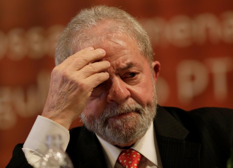 Sobre la sentencia contra Lula, su mecenas político, la expresidenta brasileña, Dilma Rousseff, aseguró que se trata de “una flagrante injusticia y de un absurdo jurídico que avergüenza a Brasil”. Agregó que “el pueblo sabrá rescatarlo en 2018”. FOTO reuters