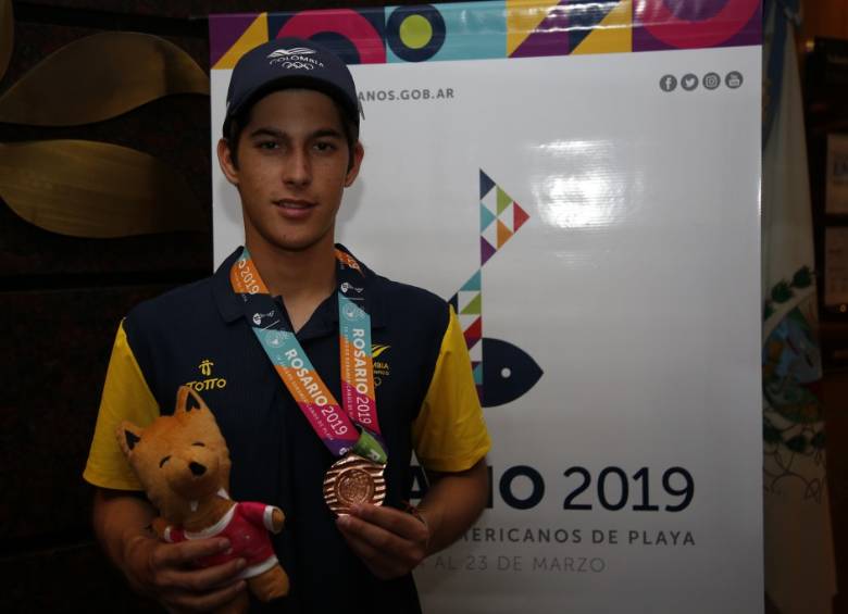 Con el bronce de Simón Gómez en vela, Colombia cerró su participación en Juegos Suramericanos de Playa. FOTO cortesía coc