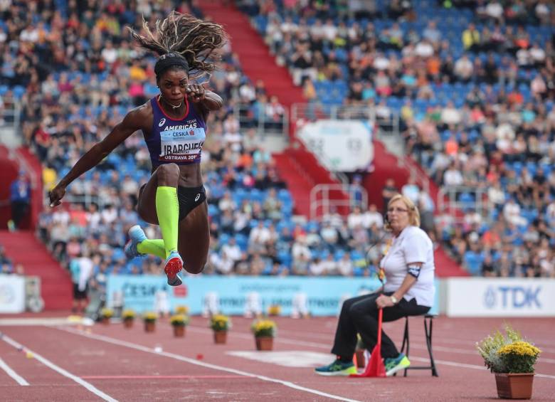En salto triple, Caterine termina el año con una marca de 14.96; y en salto de longitud con 6.96 metros. FOTO EFE