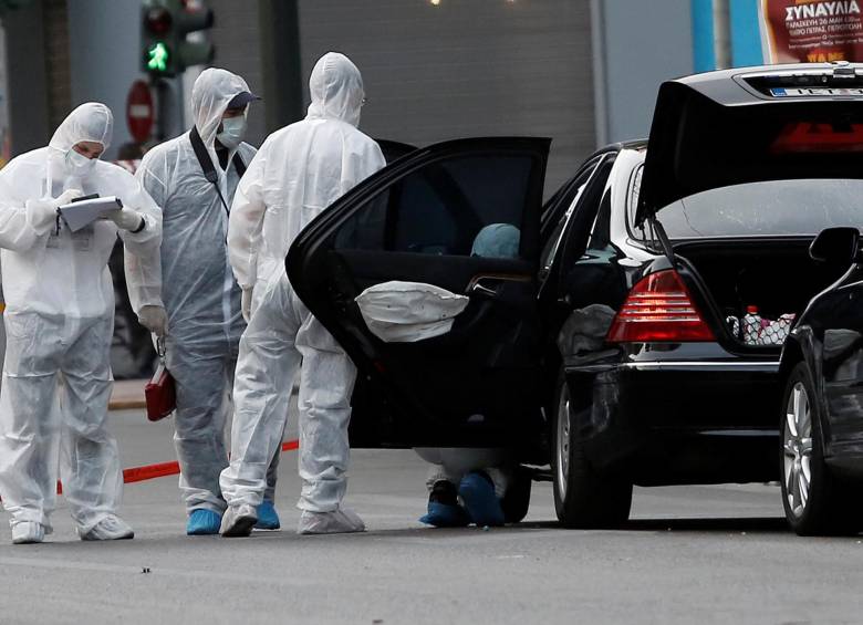 Exprimer ministro de Grecia herido tras explosión dentro de su carro