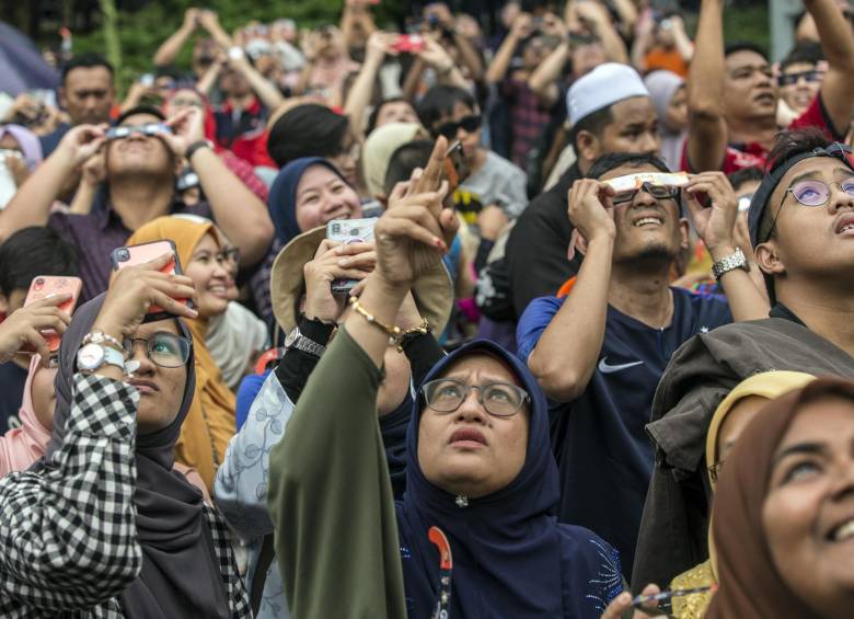 En el planetario de Malasia los espectadores estaban bastante animados. FOTO EFE