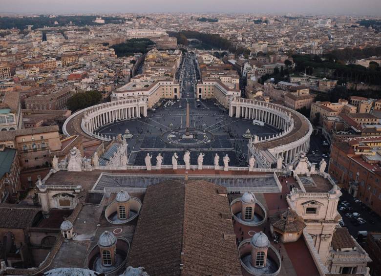 Para los cerca de 3.000 empleados y 800 residentes del Vaticano, se explicó que se ha reservado la vacuna fabricada por la compañía farmacéutica Pfizer. Foto: StockUp.