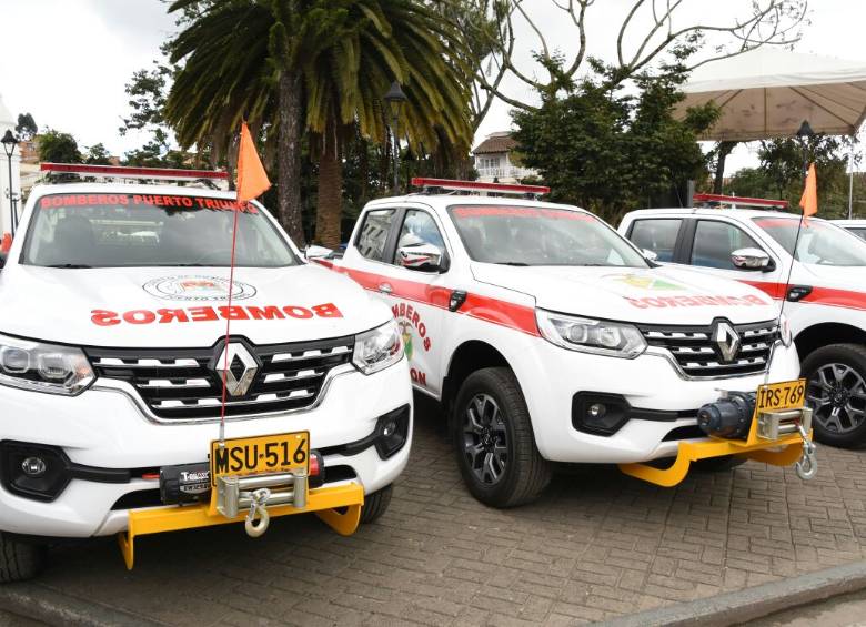 Además de unidades móviles, dotadas con sofisticados equipos para atención de incendios, se entregaron a bomberos herramientas para fortalecimiento y capacitación. FOTO Cortesía Gobernación