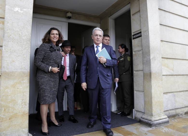 La ministra del Interior, Nancy Patricia Gutiérrez y el expresidente, Álvaro Uribe Vélez, participaron de la primera reunión del presidente Duque con los jefes de los partidos ayer. FOTO Colprensa