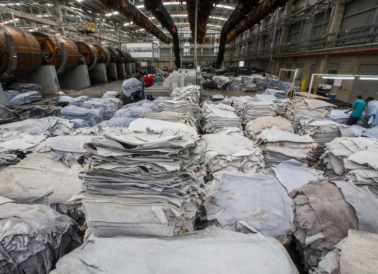 A favor del sector en 2017 jugaron las exportaciones de cuero curtido y preparado que crecieron 4 %. FOTO Julio cÉsar Herrera